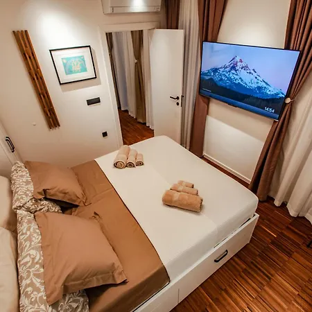 Six In The Apartment,