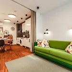 Six In The Apartment, شقة ليوبليانا