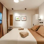 Six In The - Stylish Ground-floor In Old Town With Private Entrance Ljubljana