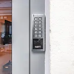 Апартаменти Six In The City - Stylish Ground-Floor Apartment In Ljubljana Old Town With Private Entrance