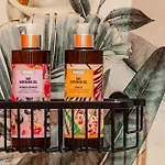 Six In The Apartment, شقة *