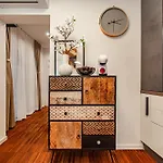 Six In The Apartment, شقة ليوبليانا