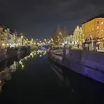 Six In The Apartment, شقة ليوبليانا