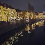 Six In The Apartment, شقة ليوبليانا