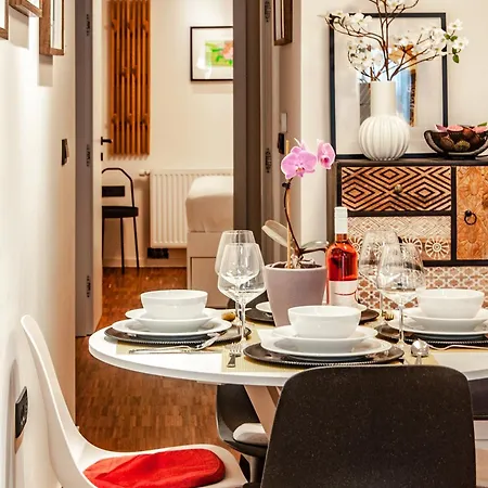 アパート Six In The - Stylish Ground-floor In Old Town With Private Entrance