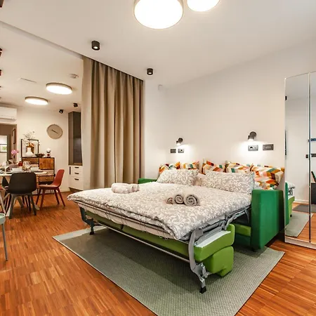 Six In The Apartment, 公寓 卢布尔雅那