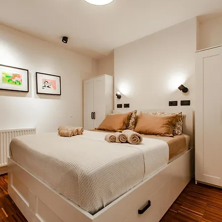 Six In The Apartment, Appartamento