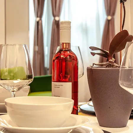 Six In The - Stylish Ground-floor In Old Town With Private Entrance アパート *