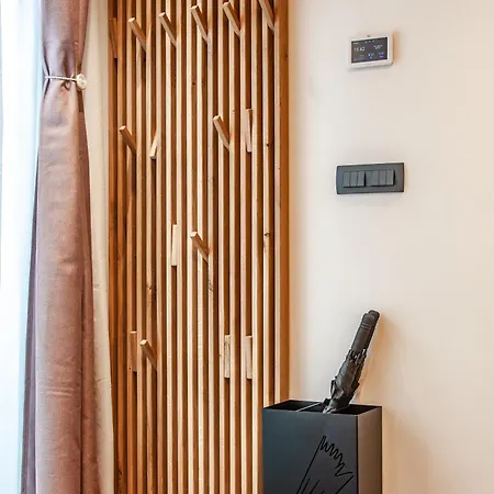Six In The - Stylish Ground-floor In Old Town With Private Entrance *