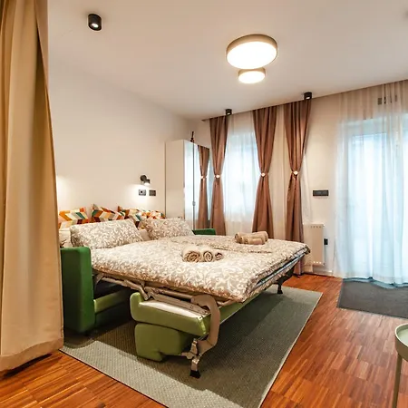 Six In The Apartment, Appartamento Lubiana