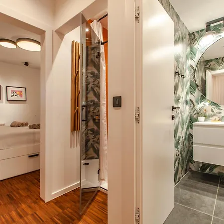 Six In The - Stylish Ground-floor In Old Town With Private Entrance アパート リュブリャナ