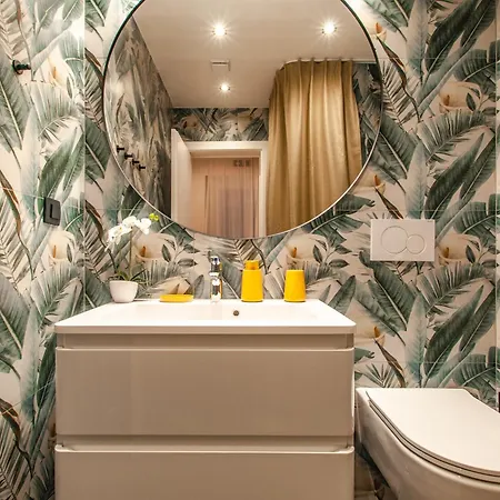 Six In The - Stylish Ground-floor In Old Town With Private Entrance リュブリャナ
