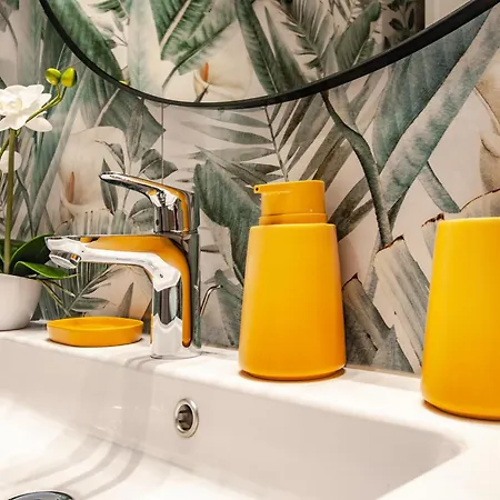 Six In The - Stylish Ground-floor In Old Town With Private Entrance * リュブリャナ