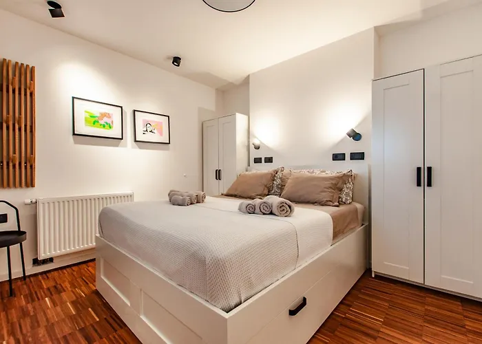 Апартаменти Six In The Apartment, Любляна