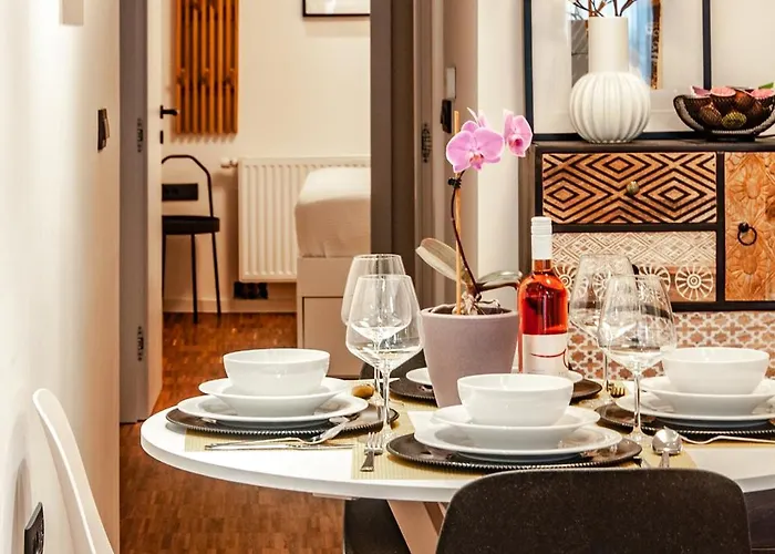 Апартаменти Six In The Apartment,