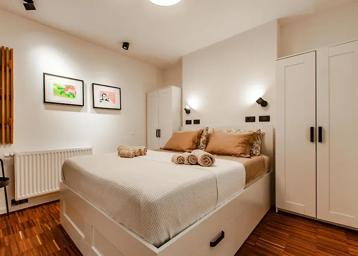 Six In The Apartment, Apartment