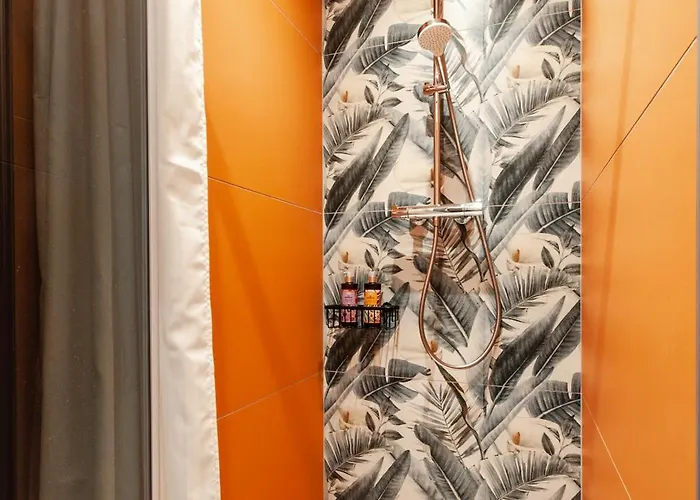 Six In The Apartment,