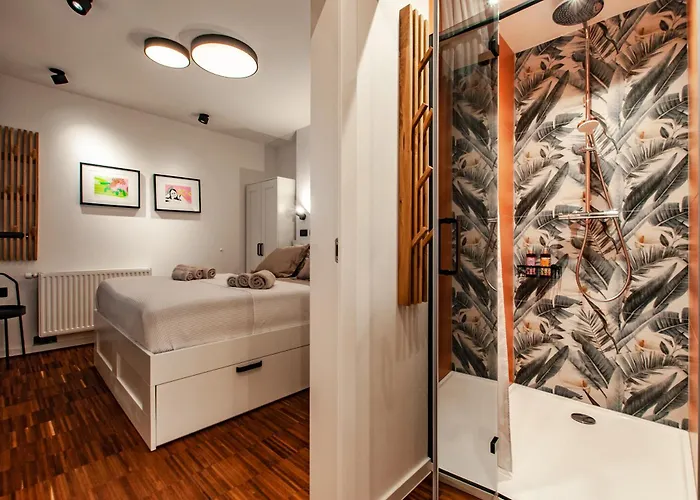 Апартаменти Six In The Apartment, *