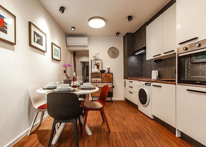 Апартаменти Six In The Apartment, Любляна