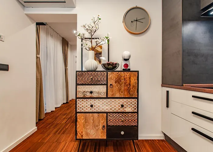 Six In The Apartment, Апартаменти Любляна