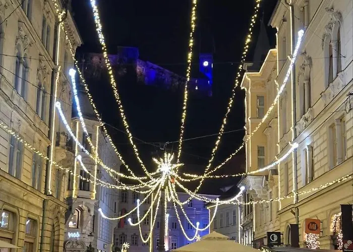 Six In The Apartment, Апартаменти *