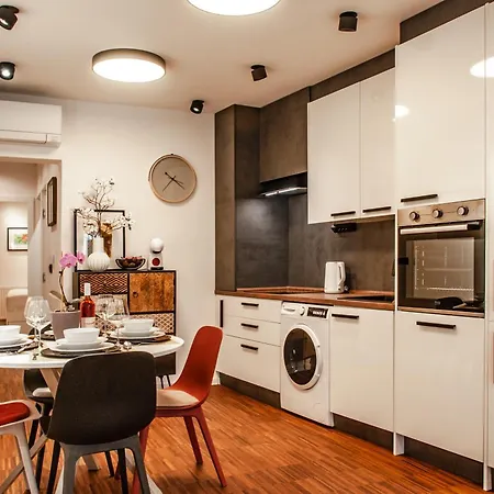 Six In The Apartment, Apartmán *