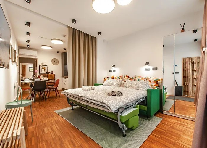 Six In The Apartment, Apartament Lublana