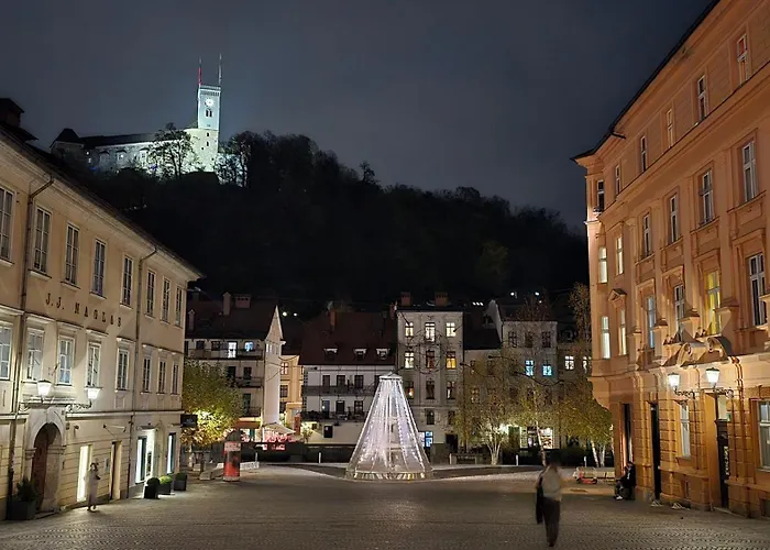 Six In The Apartment, Apartament Lublana